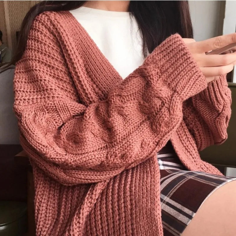 Women's Oversized Brown Knit Cardigan: Winter Fashion Essential