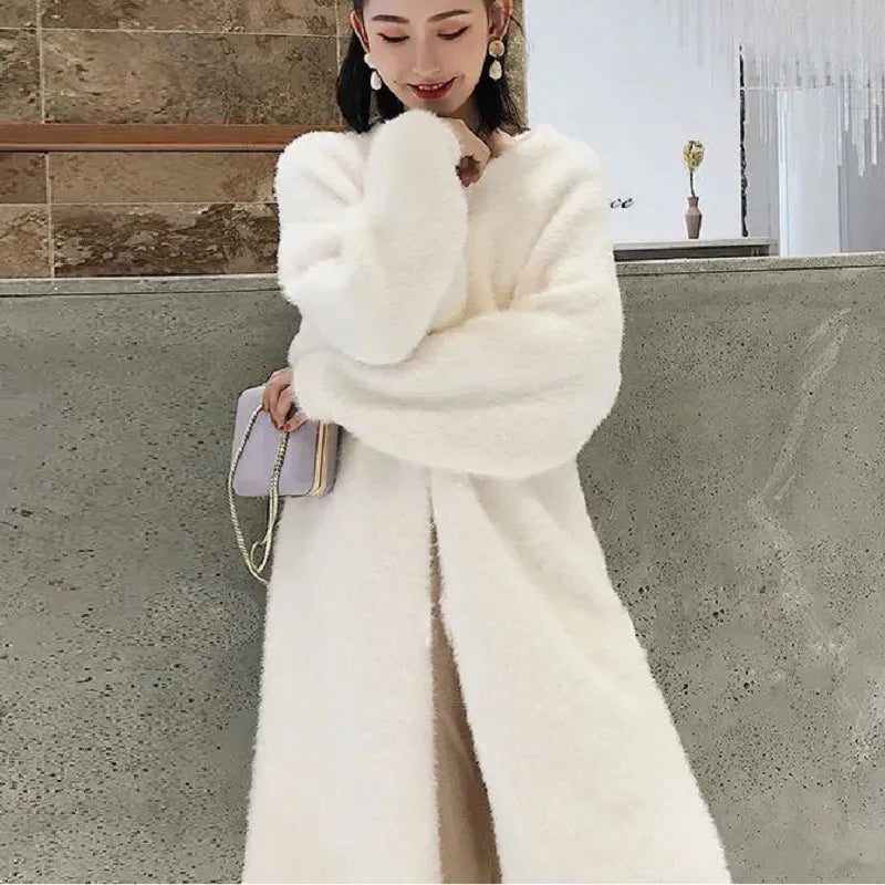 White Long Cardigan: Winter Fashion Staple