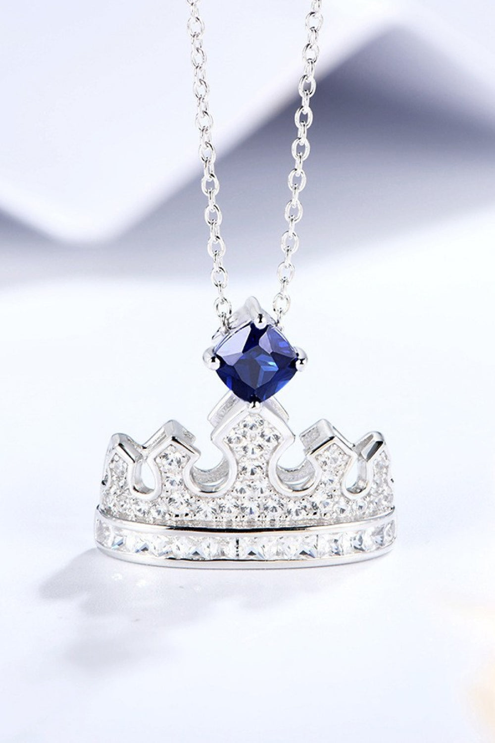 Trendsi Cupid Beauty Supplies Women Necklace Zircon Lab-Grown Sapphire Crown Shape Pendant Necklace