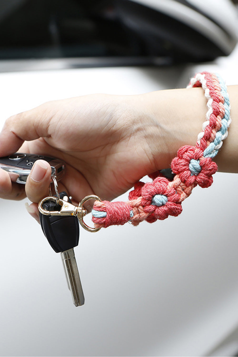 Trendsi Cupid Beauty Supplies Keychains Flower Shape Wristlet Zinc Alloy Closure Macrame Key Chain